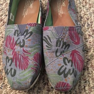 Floral TOMS SIZE 9